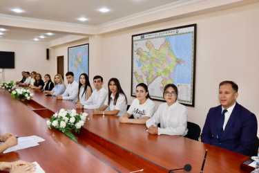 Samux rayonunda ali məktəblərə yüksək balla daxil olan tələbələrlə görüş keçirilib