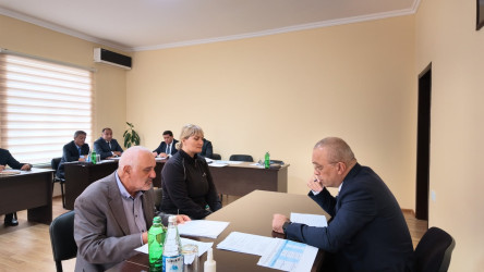 Samuxda Azərbaycan Dövlət Su Ehtiyatları Agentliyinin sədri Zaur Mikayılov bu gün Samux Su Meliorasiya Sistemlərinin İstismarı İdarəsinin inzibati binasında Samux, Gəncə, Kəlbəcər və digər rayonlardan olan vətəndaşları qəbul edib, onların müraciətlərini dinləyib, ərizə və şikayətlərinə baxıb.