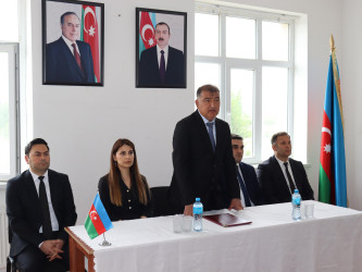 Samux Rayon İcra Hakimiyyətinin başçısı Firdovsi Əliyev rayonun Salahlı kənd ümumi orta məktəbində kənd sakinləri ilə səyyar görüş keçirib.