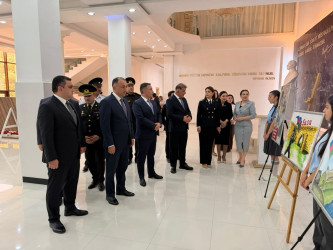 Samux rayonunda 27 Sentyabr – Anım Günü ilə əlaqədar məktəblilərin hazırladıqları rəsm əsərlərindən ibarət sərgi və kompozisiya nümayiş etdirilib.