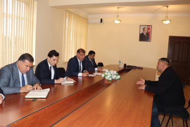 Samux Rayon İcra Hakimiyyətinin başçısı Firdovsi Əliyev  rayon sakinlərinin fərdi qaydada müraciət və təkliflərini dinləyib.