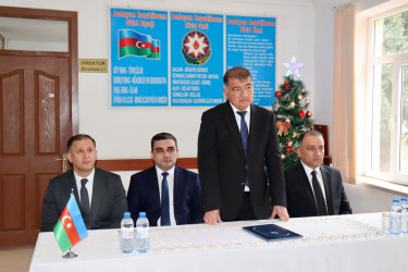 Samux Rayon İcra Hakimiyyətinin başçısı Firdovsi Əliyev rayonun Zazalı kənd tam orta məktəbinin binasında kənd sakinləri ilə səyyar görüş keçirib.
