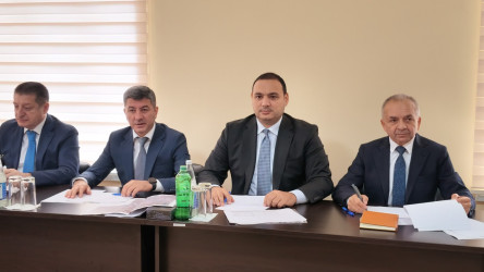 Samuxda Azərbaycan Dövlət Su Ehtiyatları Agentliyinin sədri Zaur Mikayılov bu gün Samux Su Meliorasiya Sistemlərinin İstismarı İdarəsinin inzibati binasında Samux, Gəncə, Kəlbəcər və digər rayonlardan olan vətəndaşları qəbul edib, onların müraciətlərini dinləyib, ərizə və şikayətlərinə baxıb.