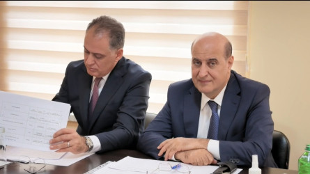 Samuxda Azərbaycan Dövlət Su Ehtiyatları Agentliyinin sədri Zaur Mikayılov bu gün Samux Su Meliorasiya Sistemlərinin İstismarı İdarəsinin inzibati binasında Samux, Gəncə, Kəlbəcər və digər rayonlardan olan vətəndaşları qəbul edib, onların müraciətlərini dinləyib, ərizə və şikayətlərinə baxıb.