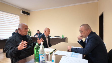 Samuxda Azərbaycan Dövlət Su Ehtiyatları Agentliyinin sədri Zaur Mikayılov bu gün Samux Su Meliorasiya Sistemlərinin İstismarı İdarəsinin inzibati binasında Samux, Gəncə, Kəlbəcər və digər rayonlardan olan vətəndaşları qəbul edib, onların müraciətlərini dinləyib, ərizə və şikayətlərinə baxıb.