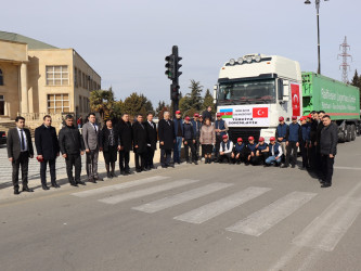 Samux Rayon İcra Hakimiyyəti də Türkiyədə zəlzələdən zərər çəkənlərə humanitar yardım göndərdi.