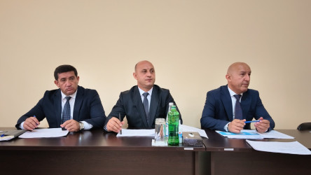 Samuxda Azərbaycan Dövlət Su Ehtiyatları Agentliyinin sədri Zaur Mikayılov bu gün Samux Su Meliorasiya Sistemlərinin İstismarı İdarəsinin inzibati binasında Samux, Gəncə, Kəlbəcər və digər rayonlardan olan vətəndaşları qəbul edib, onların müraciətlərini dinləyib, ərizə və şikayətlərinə baxıb.