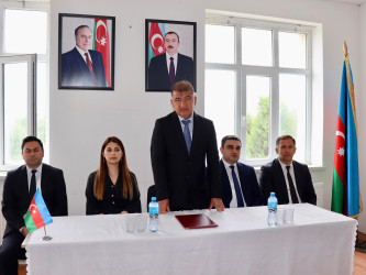 Samux Rayon İcra Hakimiyyətinin başçısı Firdovsi Əliyev rayonun Salahlı kənd ümumi orta məktəbində kənd sakinləri ilə səyyar görüş keçirib.