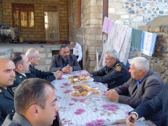 Azərbaycan Respublikasının Müdafiə Nazirliyinin yüksək vəzifəli şəxsləri Azərbaycan Ordusunun Qarabağdakı qeyri-qanuni silahlı birləşmələrə qarşı apardığı lokal xarakterli antiterror əməliyyatlarında həlak olanların ailəsini ziyarət etdi.